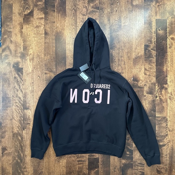 The hoodie is a true wardrobe essential for winter. Must have! - Picture 2 of 4